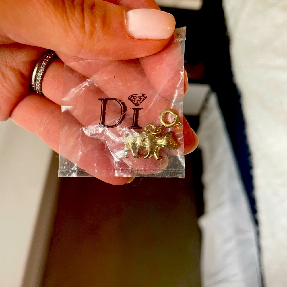 Unique Vintage Vintage DI Diamonds International Gold Silver Bear Charm